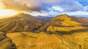 Read more about the article Mountain volcanic landscape near Sicasumbre astronomical viewpoint, Fuerteventura, Canary Islands, Spain