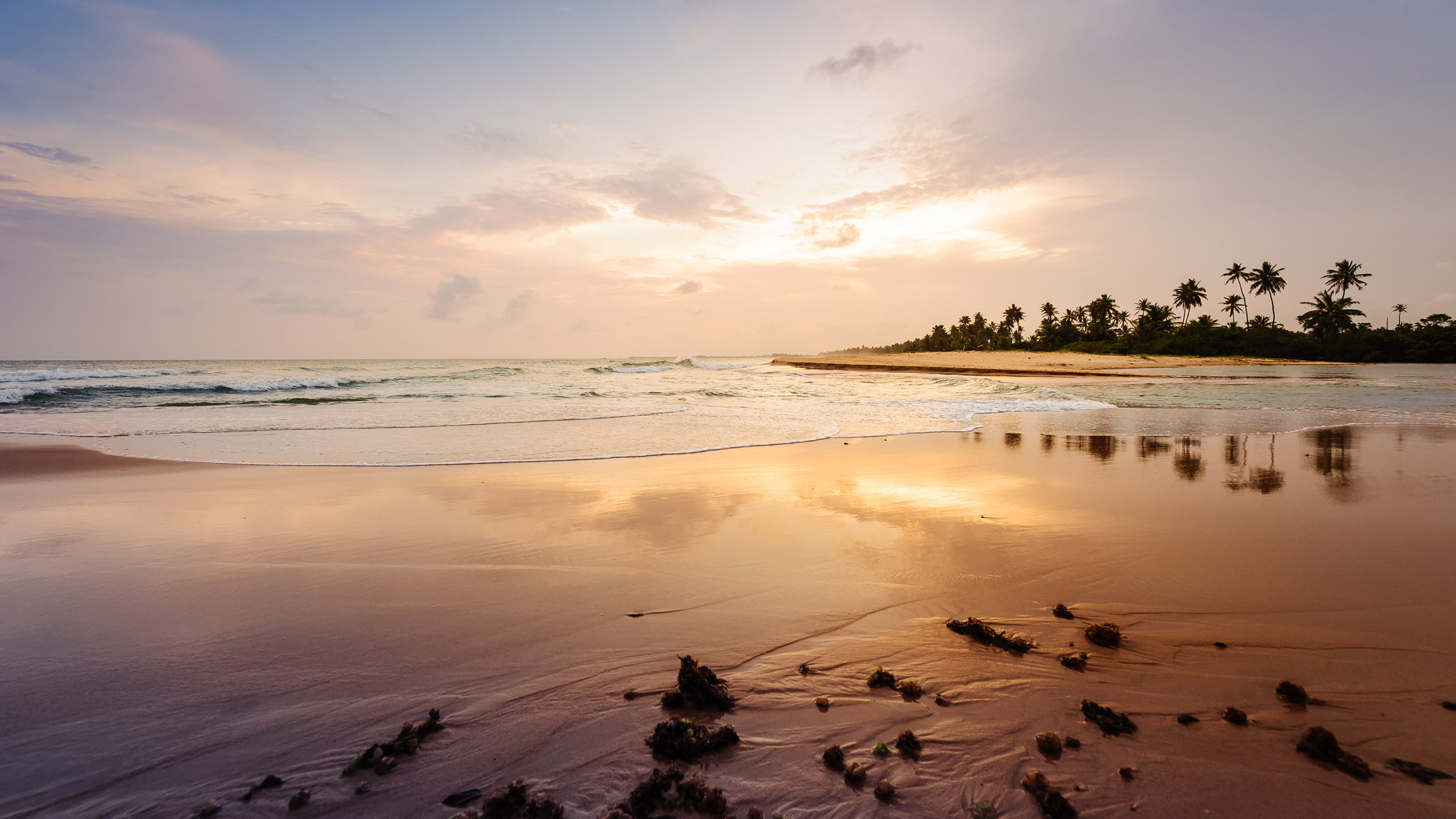 Read more about the article Sunset over Mussulo sandbar, Luanda province, Angola