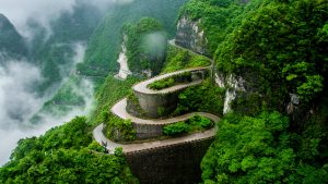 Read more about the article Tongtian Avenue on Tianmen Mountain in Zhangjiajie, Hunan, China