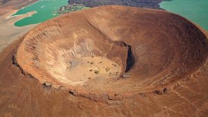 Read more about the article Nabuyatom Crater, Lake Turkana, Rift Valley, Kenya