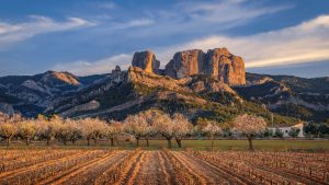 Read more about the article Spring sunset at Roques de Benet rocks, Els Ports Natural Park, Catalonia, Spain