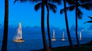 Read more about the article Sailing boats off Magic Island, Aina Moana State Park, Honolulu, Oahu, Hawaii, USA