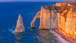 Read more about the article Soaring chalk cliff with a natural arch Falaise d’Aval, Étretat, Normandy, France