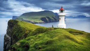 Read more about the article Hólmur Lighthouse at Mykines, Faroe Islands