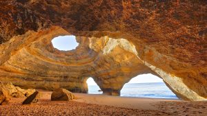 Read more about the article Benagil Cathedral Cave at coast of Algarve, Portugal