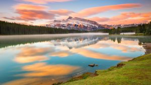 Read more about the article Two Jack Lake and Mount Rundle in Banff National Park, Alberta, Canada