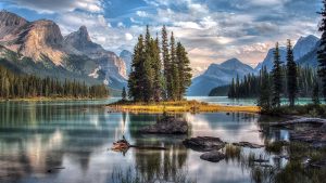 Read more about the article Summer view of Spirit Island in Maligne Lake, Jasper National Park, Alberta, Canada