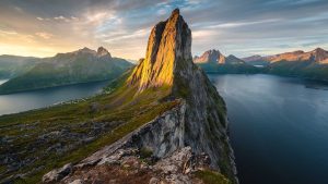 Read more about the article Morning at Mount Segla on the island of Senja in Medfjorden, Troms, Norway