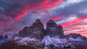 Read more about the article Purple sunset at Tre Cime di Lavaredo National Park, Dolomite Alps, Italy