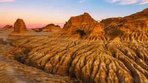 Read more about the article Sunset over Walls of China in Mungo National Park, New South Wales, Australia