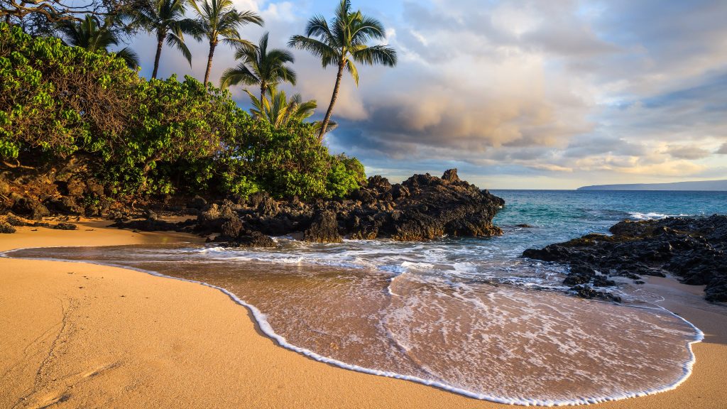 Tropical beach at sunset, Pa'ako Beach (Secret Cove), Maui, Hawaii, USA