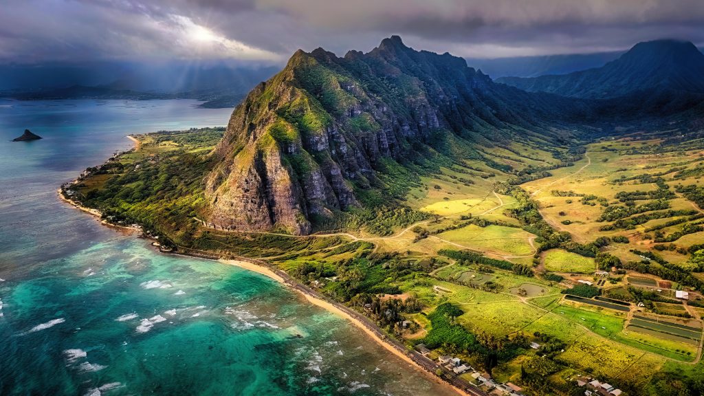 Scenic view of sea and mountains against sky, Ka'a'awa, Oʻahu, Hawaii, USA