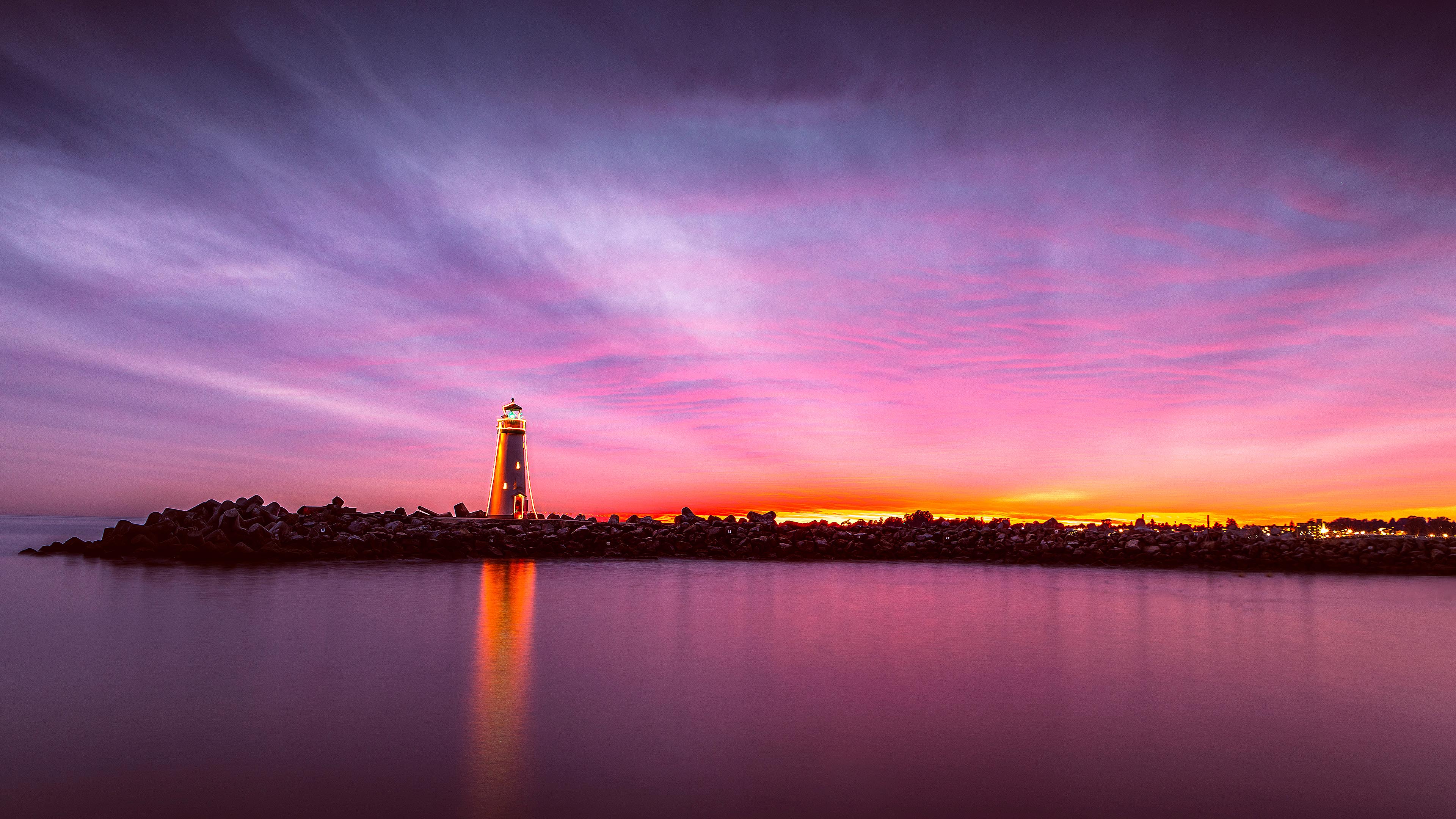 Read more about the article Sunset at Santa Cruz Breakwater Light (Walton Lighthouse), California, USA
