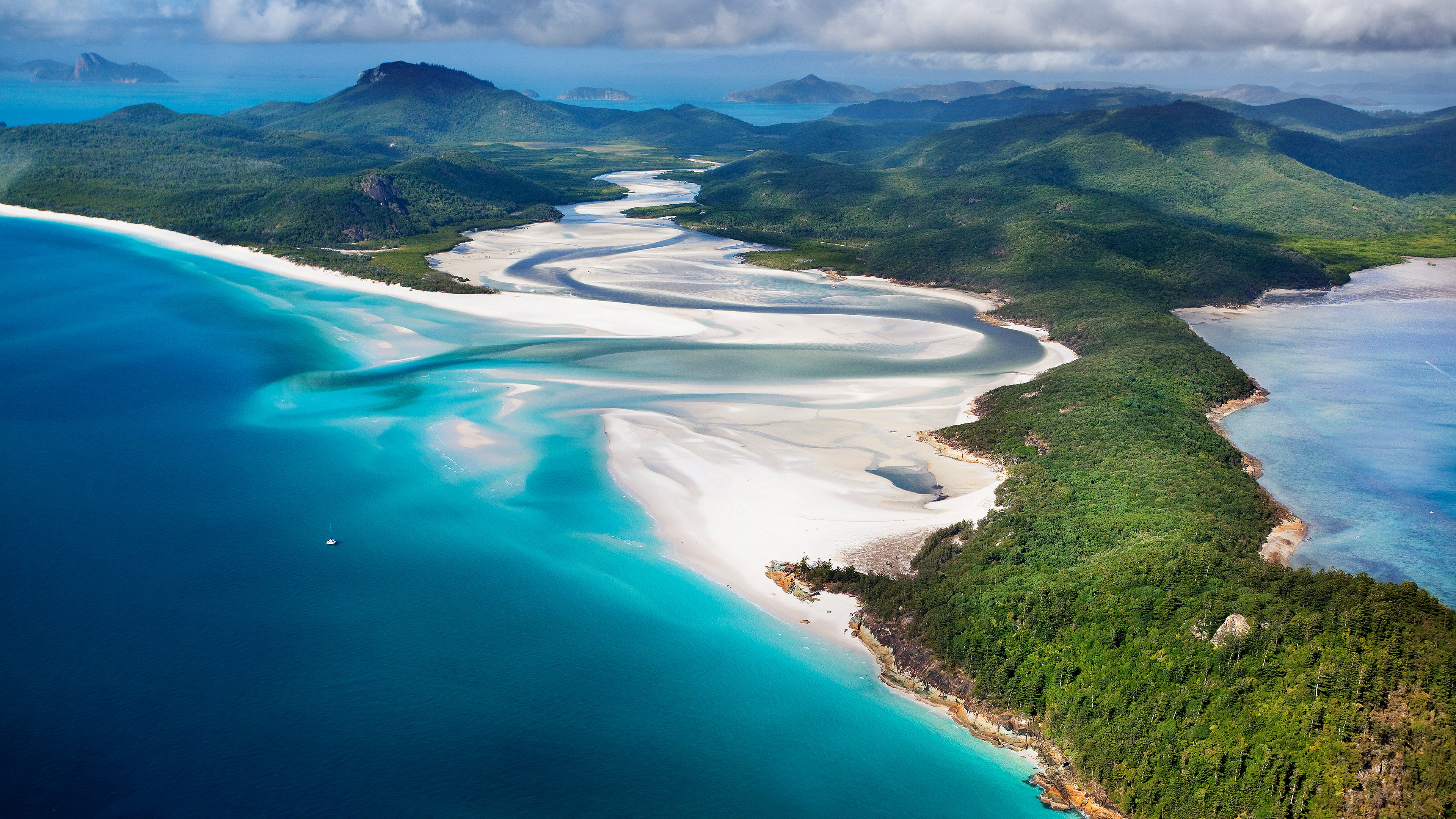 Read more about the article Aerial view of Whitehaven Beach on Whitsunday Island, Queensland, Australia